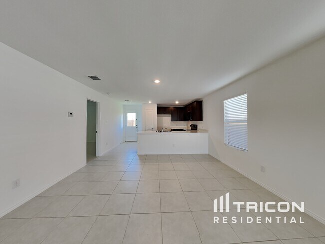 Foto del edificio - 5620 Rockrose Ln