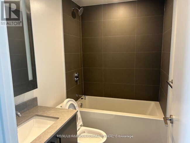 Photo du bâtiment - 135-2135 E Liberty St