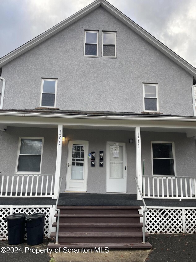 Primary Photo - 1311-1311 Clay Ave