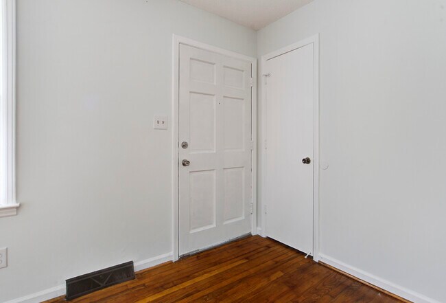 Building Photo - 7620 Hillview Ln