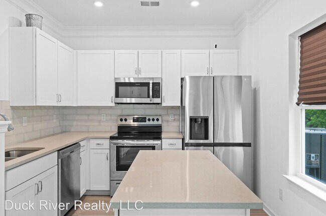 Building Photo - 3 br, 2.5 bath House - 109 Sidco Dr
