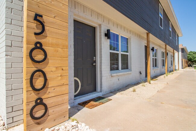 Foto del edificio - 5808 6th St