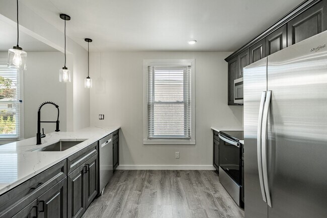 Foto del edificio - 324-326-326 Darby Rd