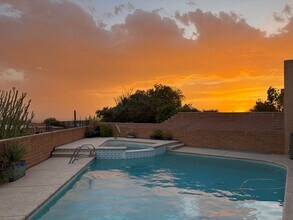 Building Photo - 6820 Pico Del Monte