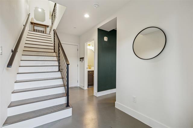 Building Photo - 4640 Munger Ave