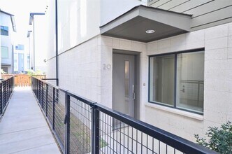 Building Photo - 2111 Bennett Ave