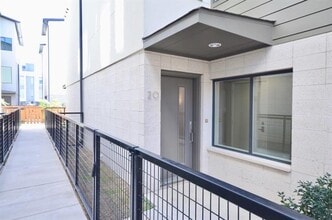 Building Photo - 2111 Bennett Ave