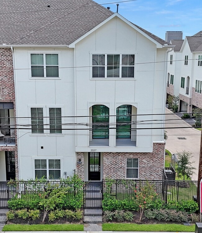 Building Photo - 3037 Hicks St