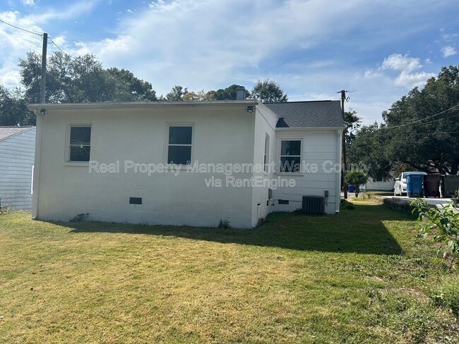 Building Photo - 1211 Rosewood St