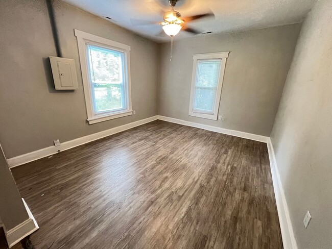 Foto del edificio - 2 Bed 1 Bath Springfield, MO