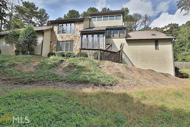 Building Photo - 3350 Spalding Dr