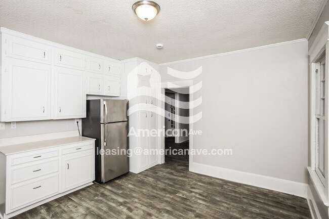 Building Photo - 409 Hampton St