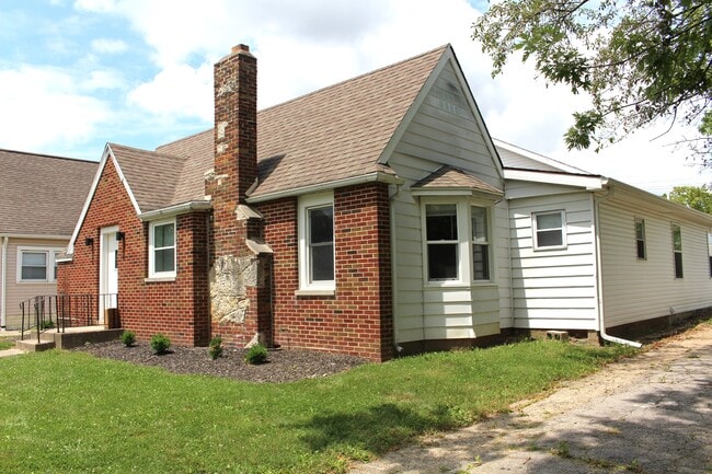 Building Photo - 1212 W Abbott St