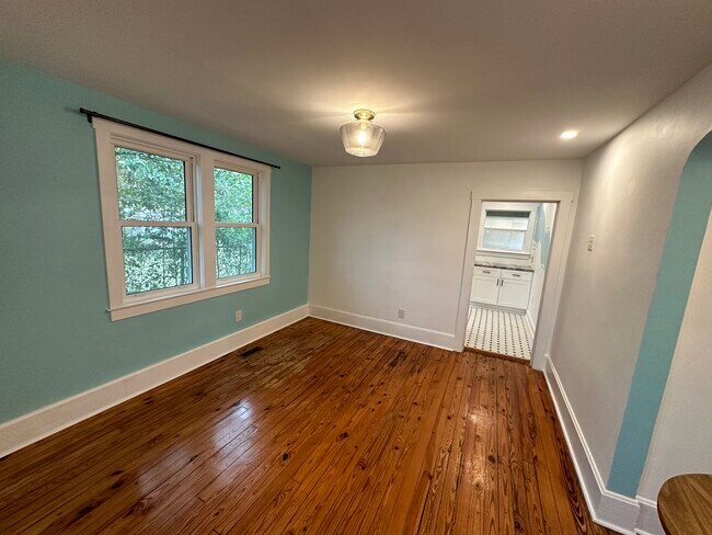 Building Photo - 418 S 8th St