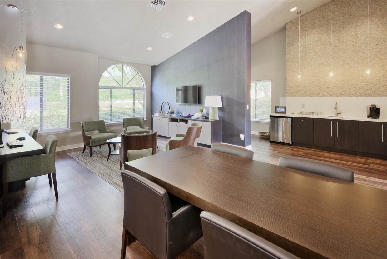 Woodhollow Apartments Jacksonville, FL