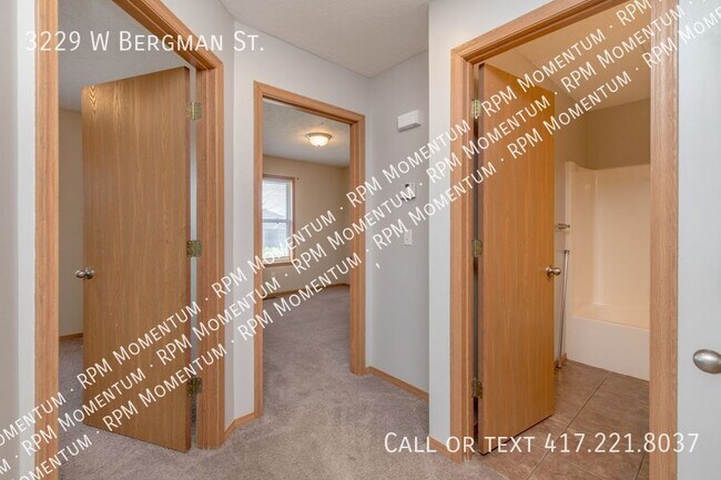 Foto del edificio - 3229 W Bergman St