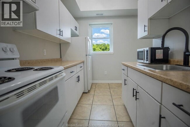 Building Photo - 416 Lincoln Rd