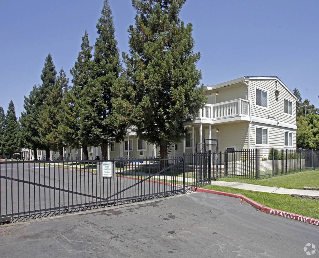 Foto principal - E. Claire Raley Transitional Living Center