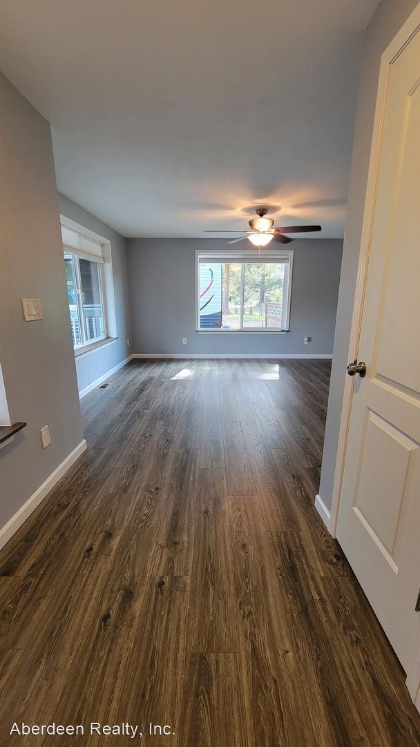 Building Photo - 4 br, 2.5 bath House - 293 Glacier Court SE