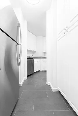 Building Photo - 2641 Netherland Ave