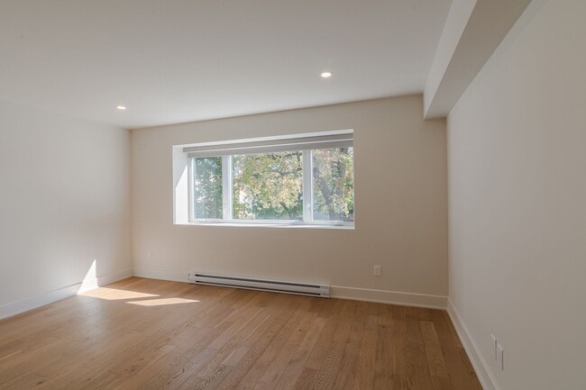 Building Photo - 37 Roosevelt Ave