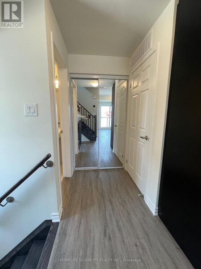 Photo du bâtiment - 1081 Danforth Rd