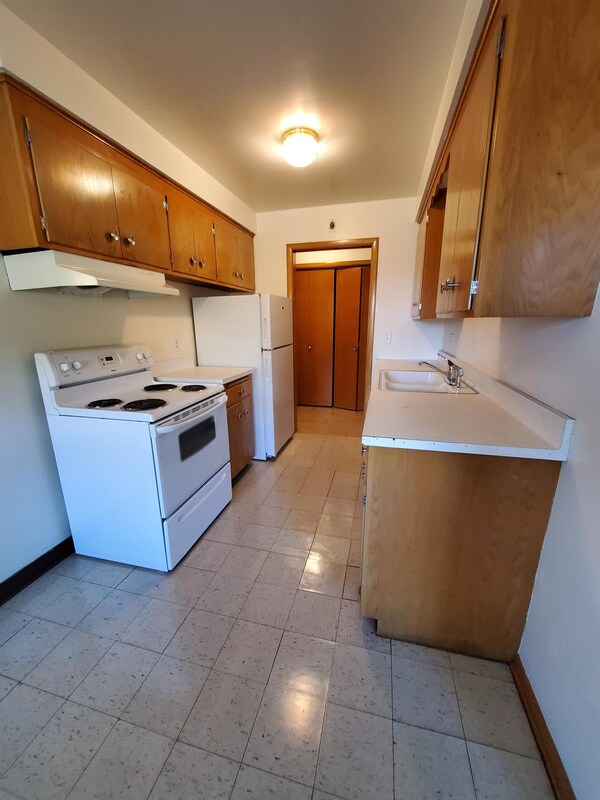 Building Photo - 4242 N Fremont Ave