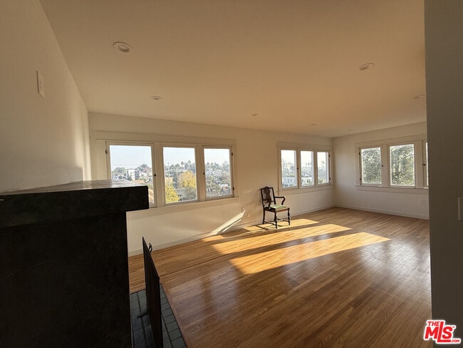 Foto del edificio - 838 N La Fayette Park Pl