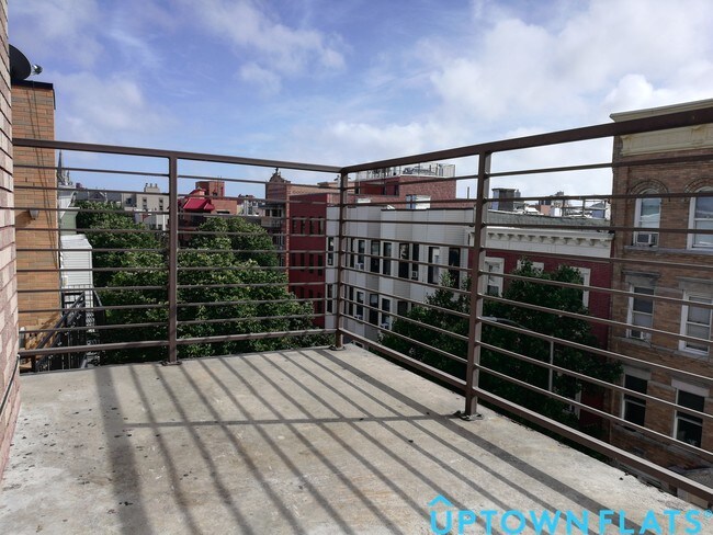 Building Photo - 98 Diamond St