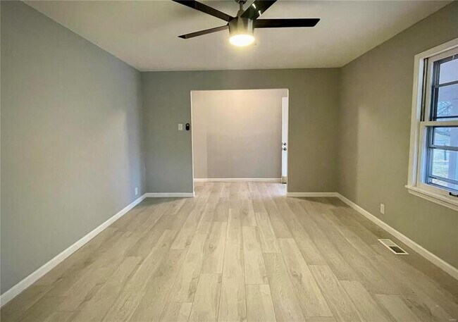 Building Photo - Fantastic 3bd/2ba home! Let yourself in!
