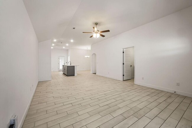 Foto del edificio - 6100 NW Hoover St