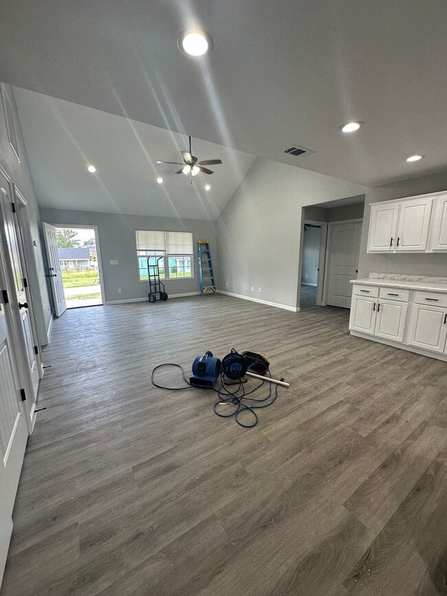 Building Photo - 138 Lash Ln