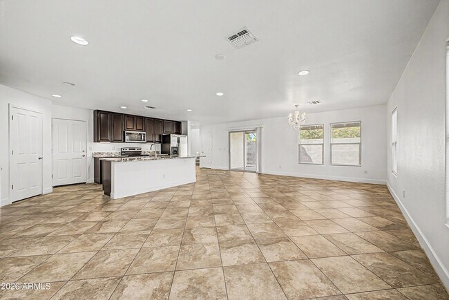 Foto del edificio - 16332 W Moreland St