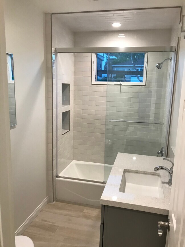 New Bathtub / Shower - 1007 S Juanita Ave