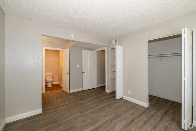 1 habitación, 1 baño, 525 pies cuadrados, vista del dormitorio 2 - Pine Manor Apartments