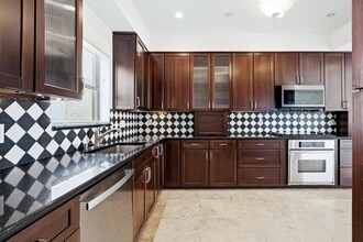 Building Photo - 1640 Presidential Way