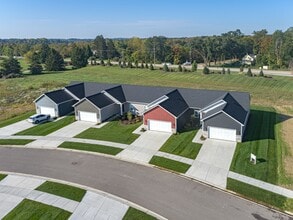 Building Photo - 221 Percy Dr