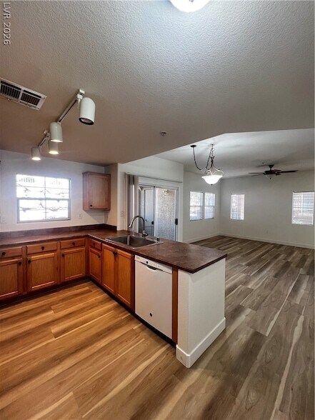 Foto del edificio - 3915 Legend Hills St