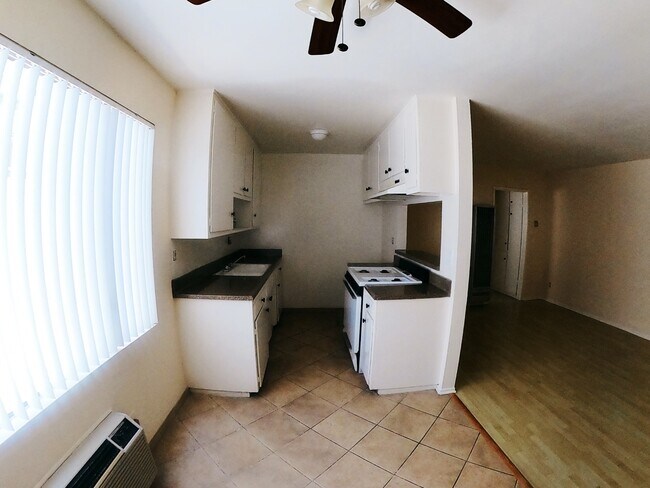 Building Photo - 5531 Fulcher Ave