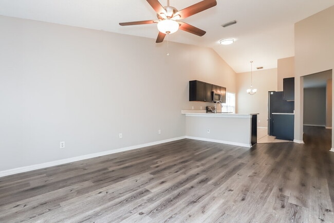 Foto del edificio - 1011 Hardwood Dr
