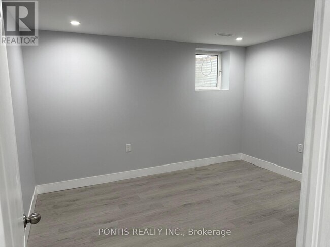 Building Photo - 55 Wildberry Crescent