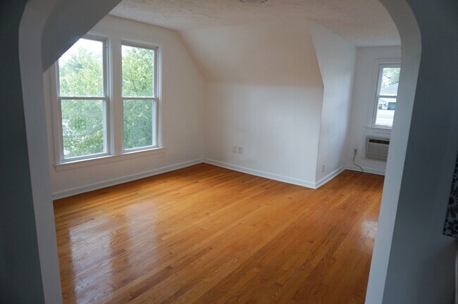Building Photo - 6121 N College Ave