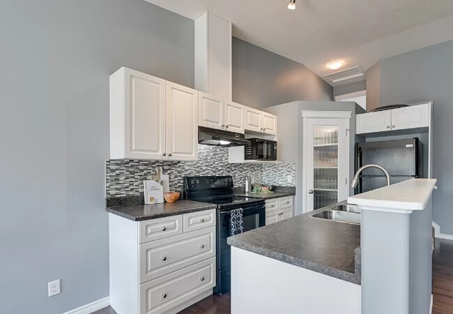 Building Photo - 9 Catalina Crt