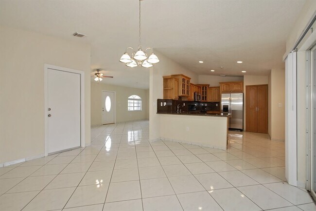 Building Photo - 16440 SW 144th Ave