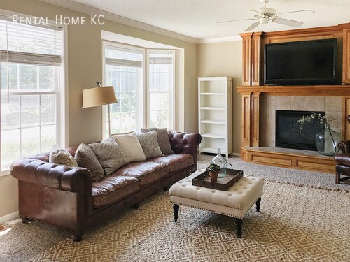 Foto del edificio - Large 2-Story w/finished basement + fence ...