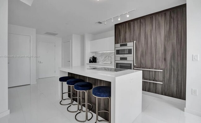 Building Photo - 851 NE 1st Ave