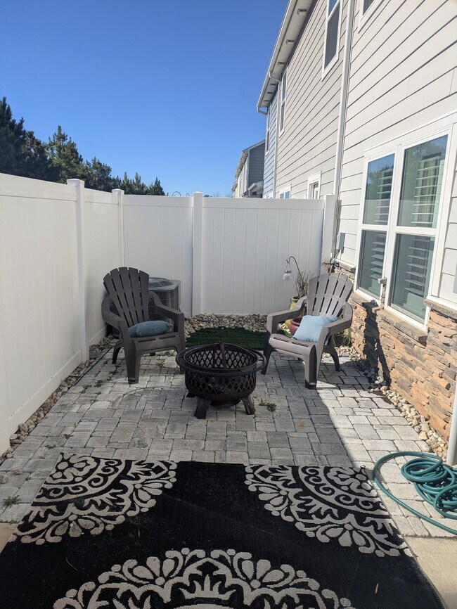 Foto del edificio - 7481 Hartsfield Dr