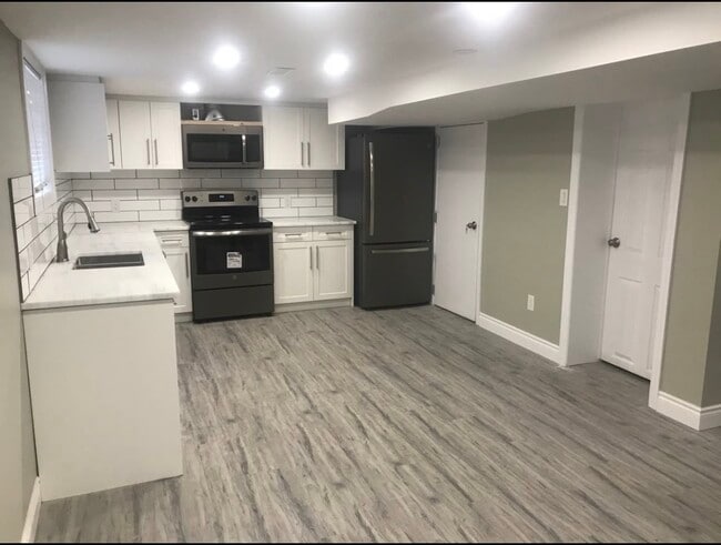 Building Photo - 35 Collingdon Dr