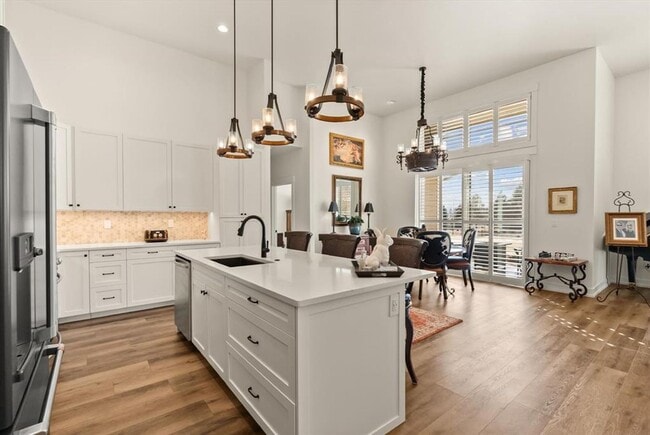 Building Photo - Stunning Kalispell Home