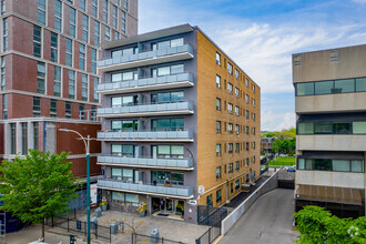 Front - 710 Spadina Av